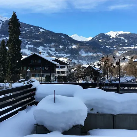 Dorfplatz * شرنز